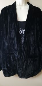 Apt 9 crushed black velvet blazer. Gorgeous! Lined. Size L. Never worn